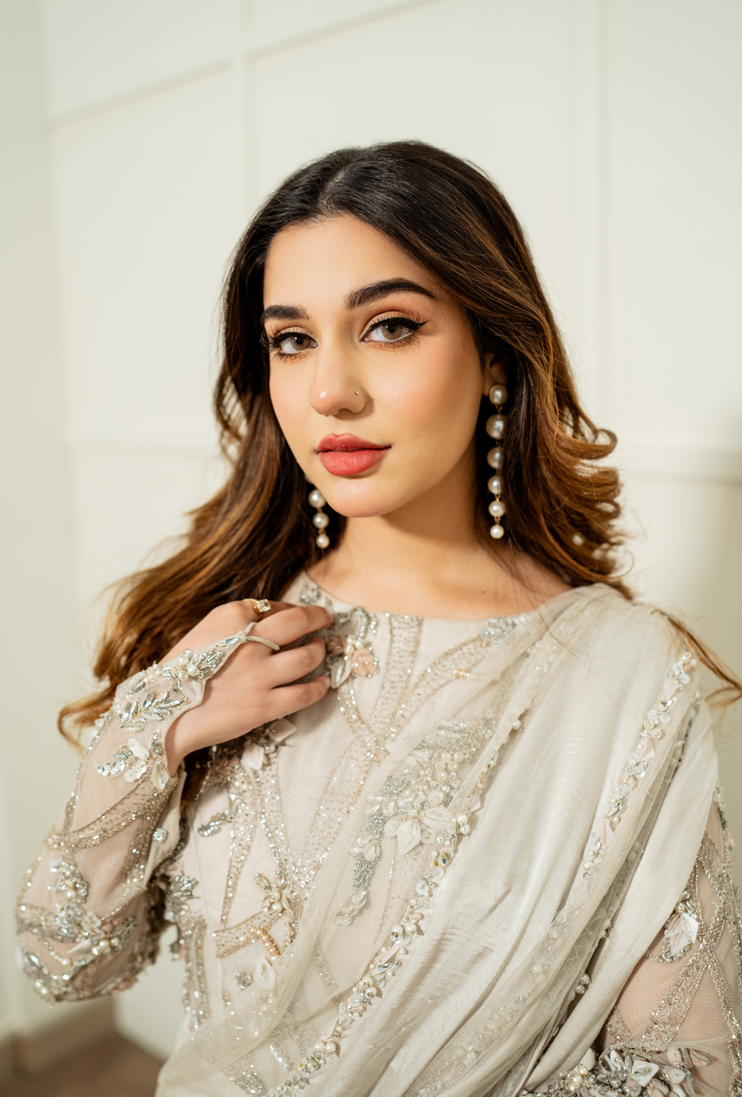 Beige White Embellished Net Saree-Style Gown (1-Pc) - Image 5