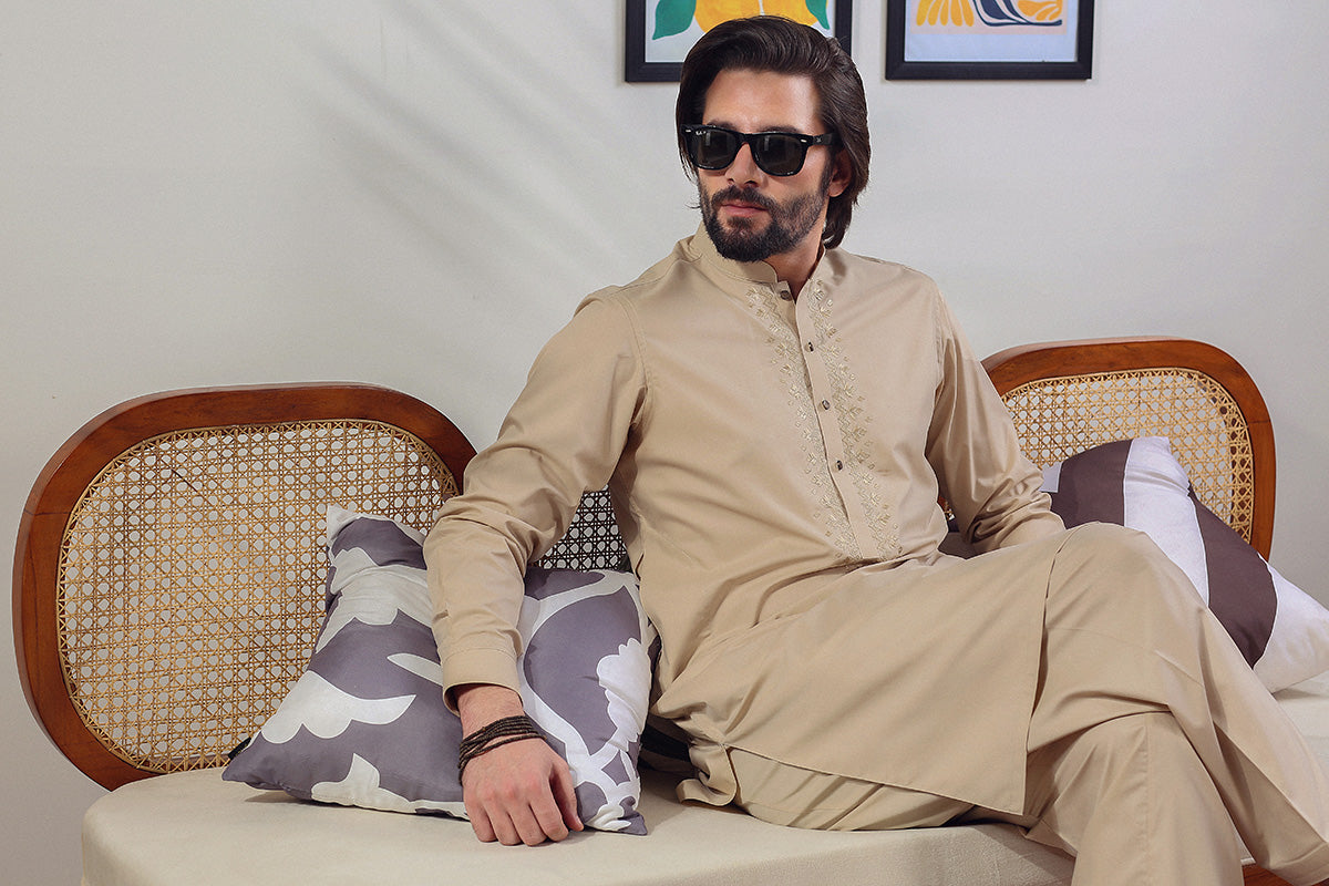 Skin Embroidered Wash-and-Wear Kurta Shalwar (2-Piece) - Image 7