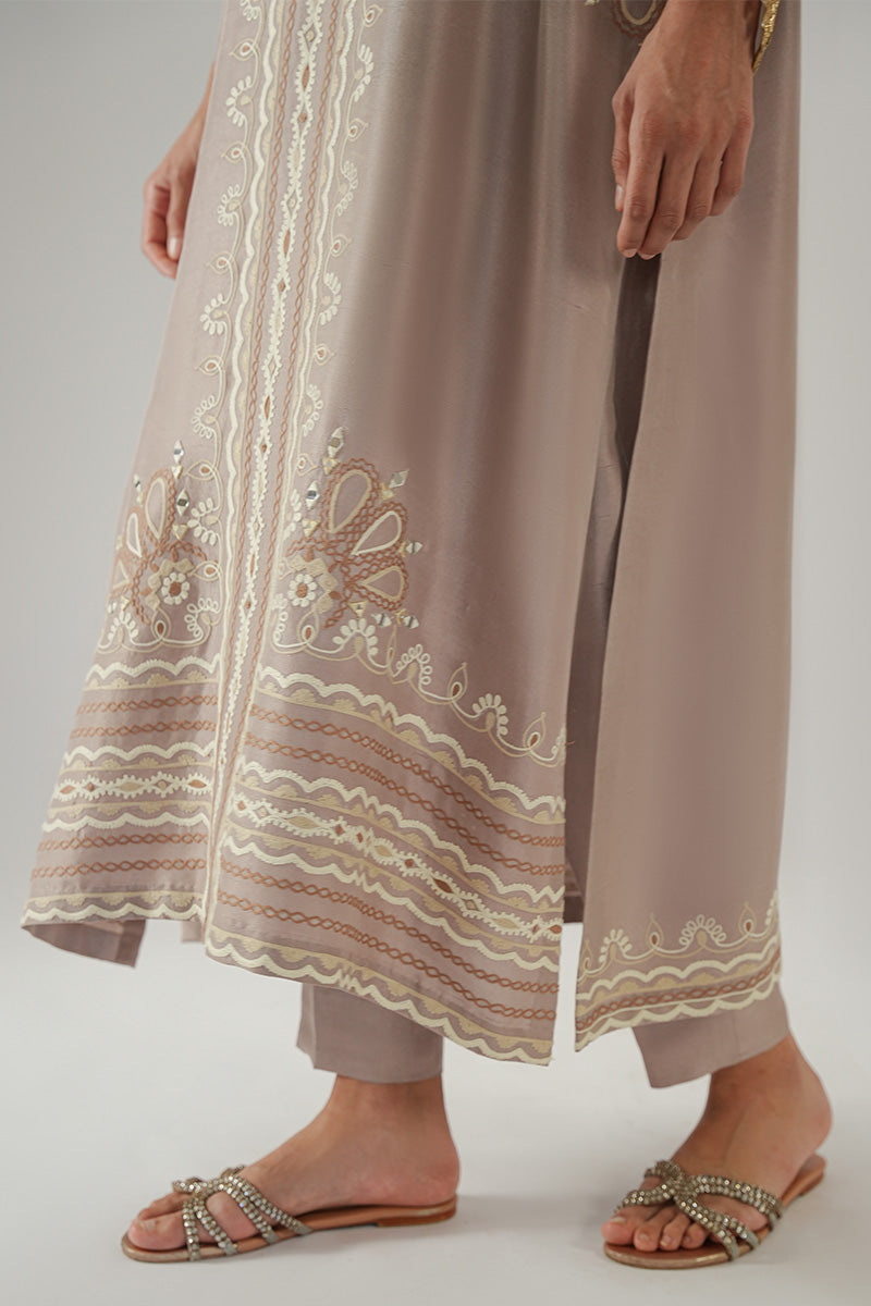 Beige Aari Embroidered Pure Rawsilk Kurta Set (2-Piece) - Image 12