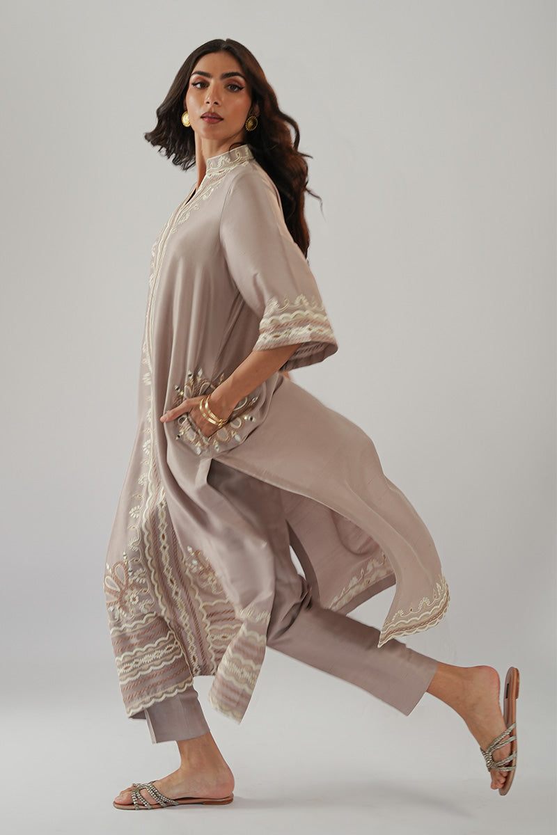 Beige Aari Embroidered Pure Rawsilk Kurta Set (2-Piece) - Image 3