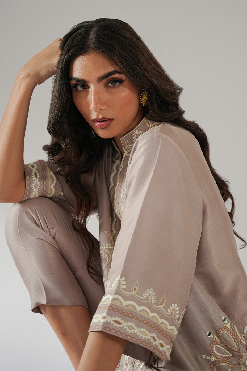Beige Aari Embroidered Pure Rawsilk Kurta Set (2-Piece) - Image 6