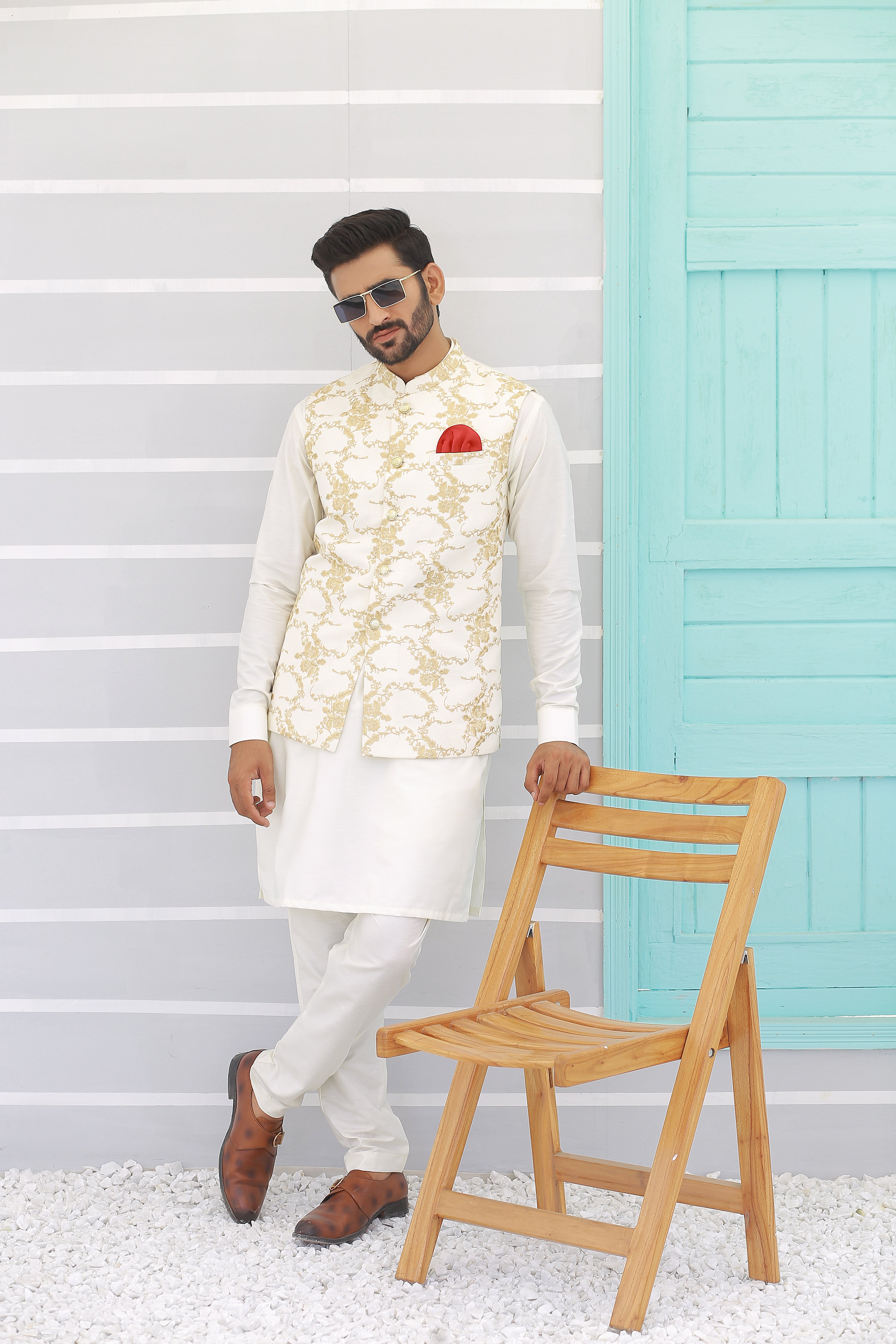 Light Beige Gold Brocade Waistcoat (3-Piece) - Image 4