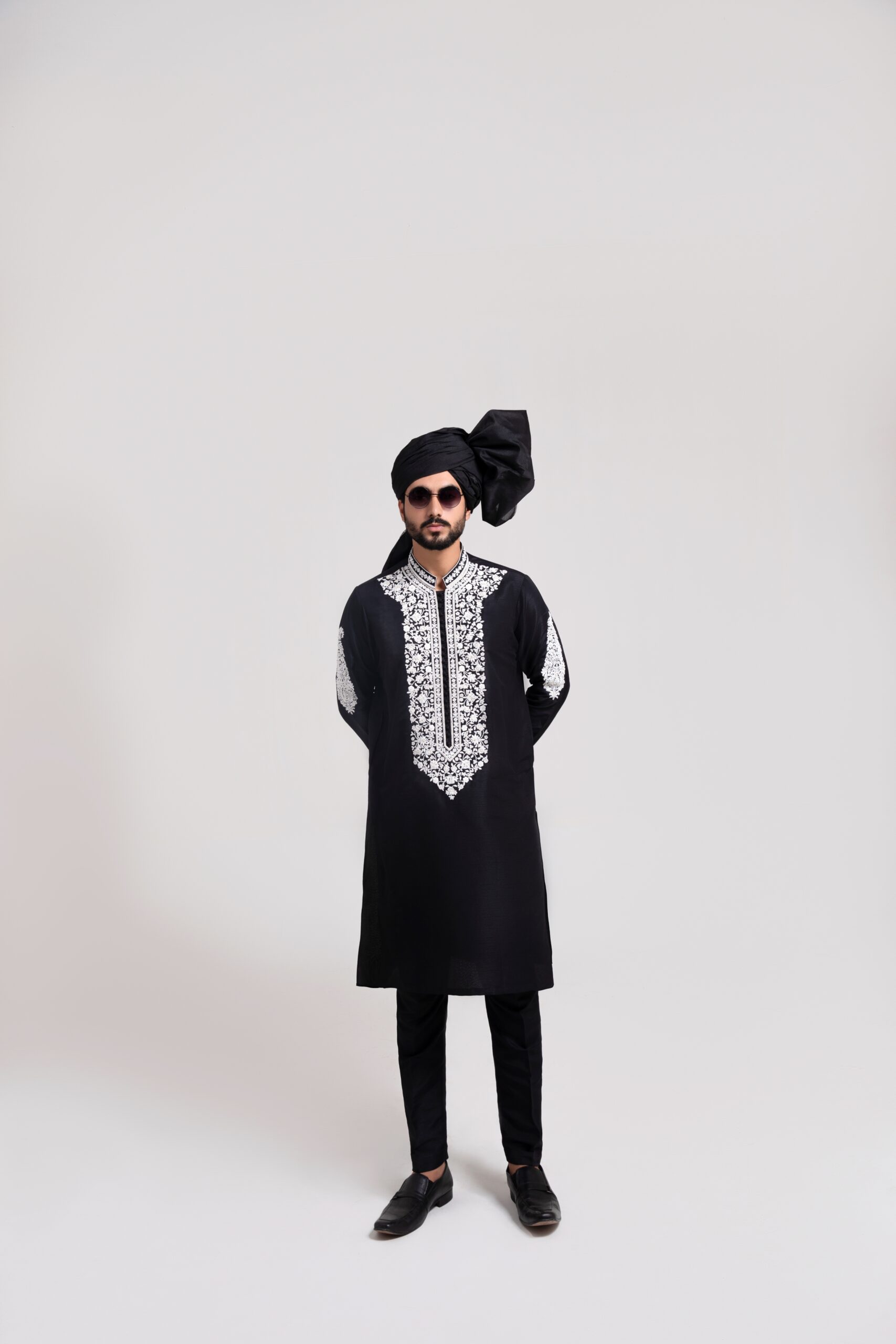 Black Embroidered Silk-Blend Kurta (2-Piece) - Image 3