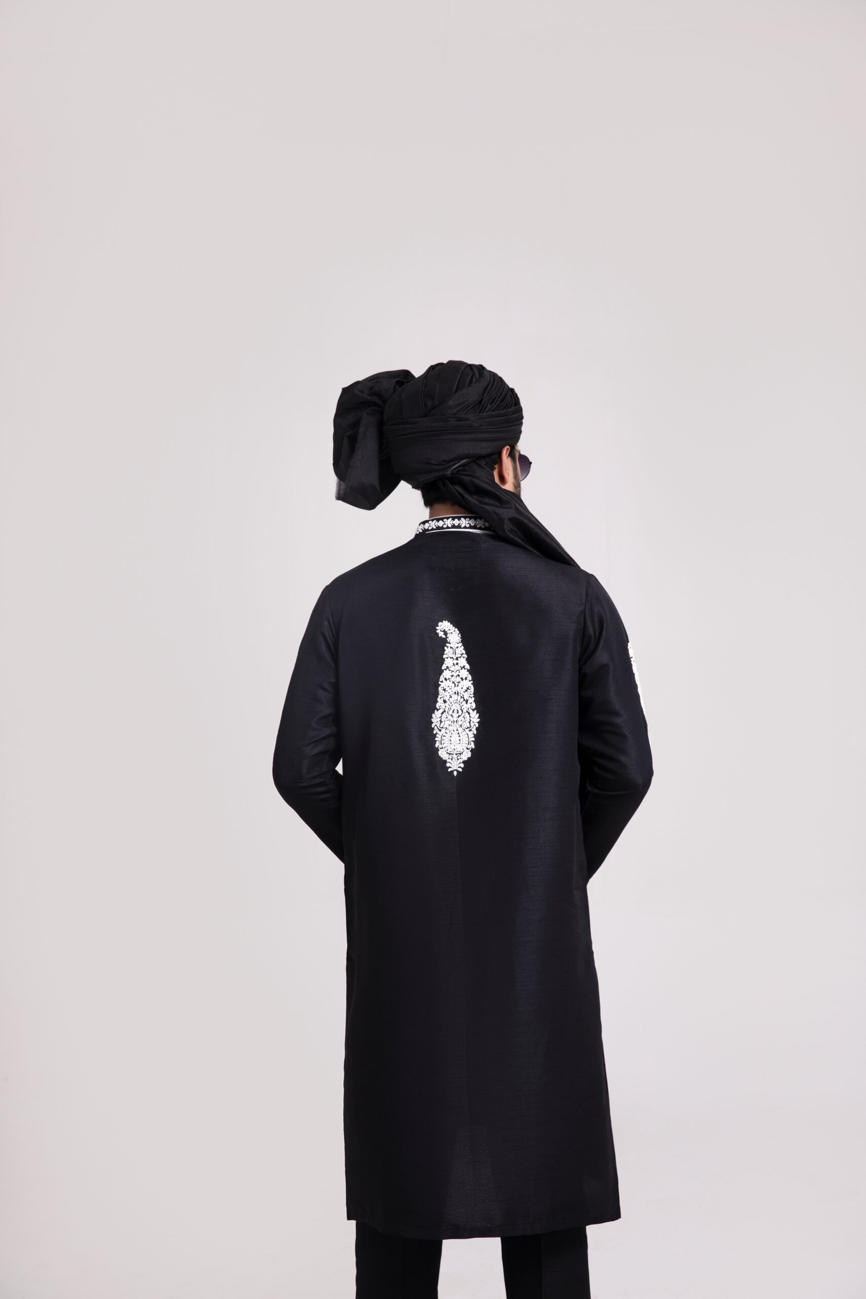 Black Embroidered Silk-Blend Kurta (2-Piece) - Image 4