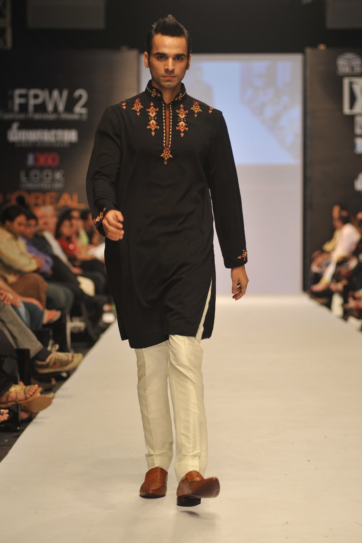 Black Embroidered Silk-Blend Kurta (2-Piece) - Image 1