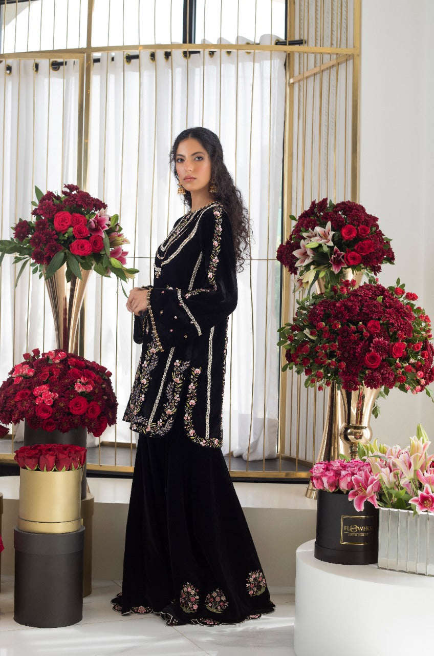 Black Embroidered Velvet Kurta Gharara (2-Piece) - Image 4