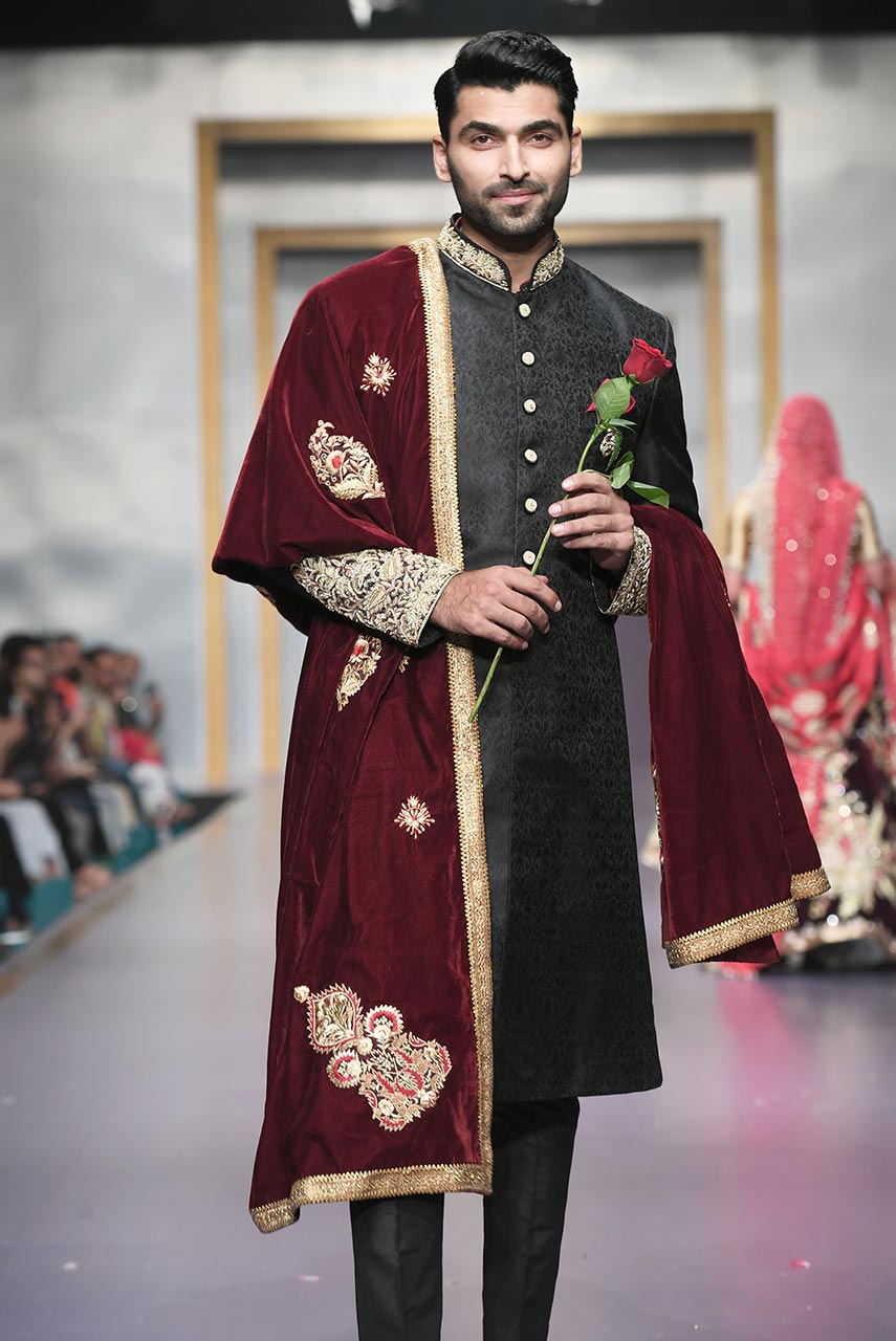 Black Kora Dabka Embroidered Jamawar Sherwani (3-Piece) - Image 3