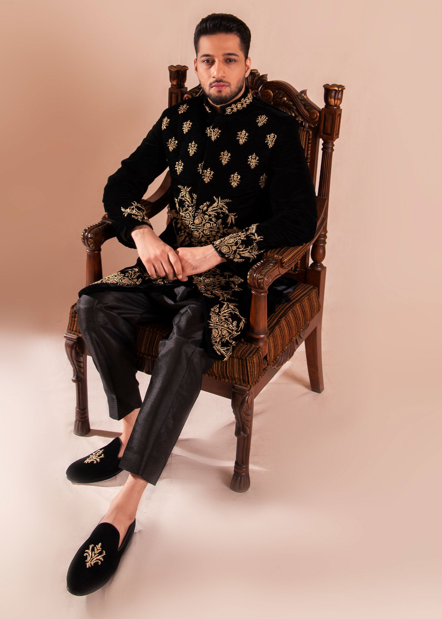 Black Naqshi Dapka Velvet Sherwani (2-Piece) - Image 1