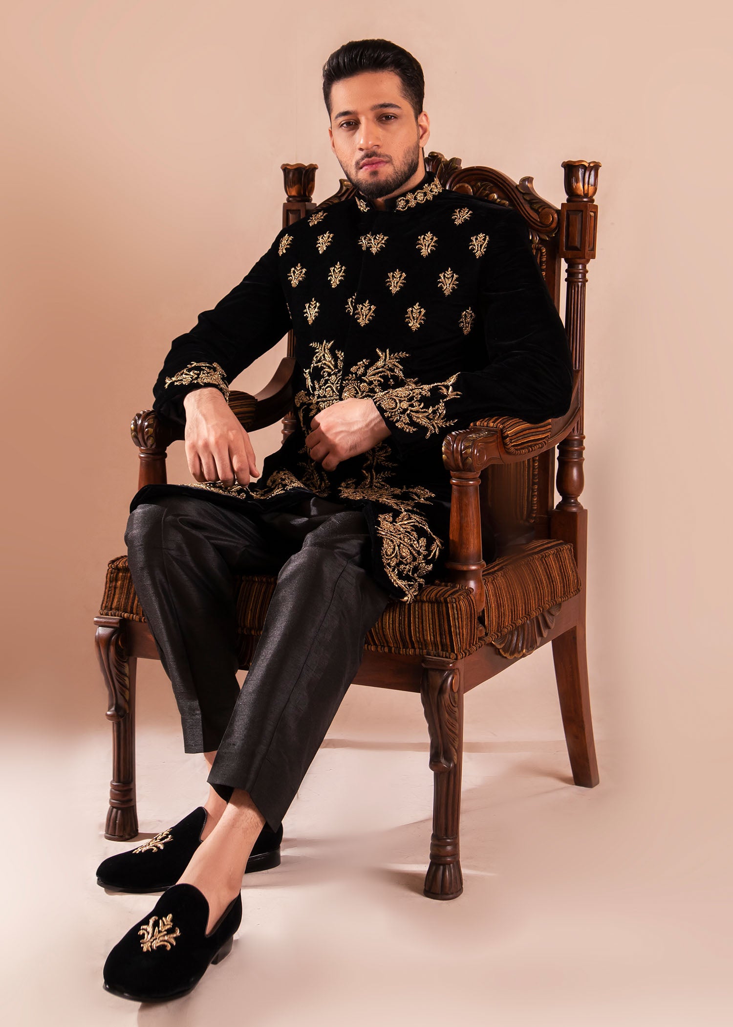 Black Naqshi Dapka Velvet Sherwani (2-Piece) - Image 2