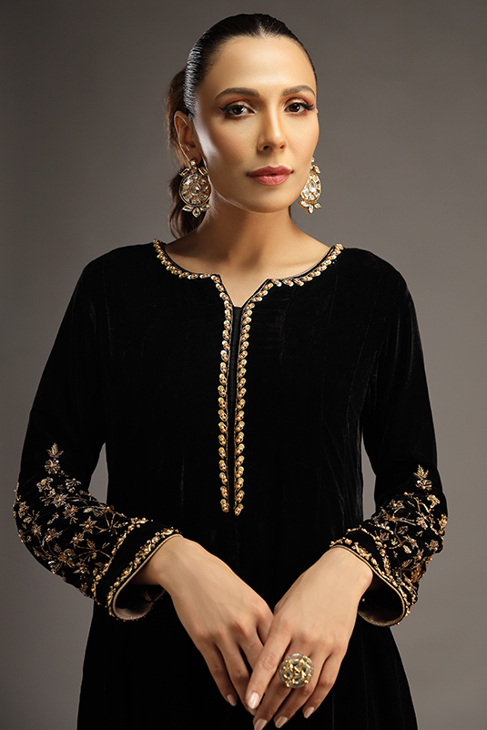 Pakistani Black Embellished Velvet Kalidaar Dress (3-Piece) - Image 1
