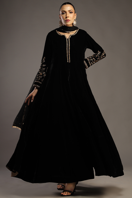Pakistani Black Embellished Velvet Kalidaar Dress (3-Piece) - Image 3