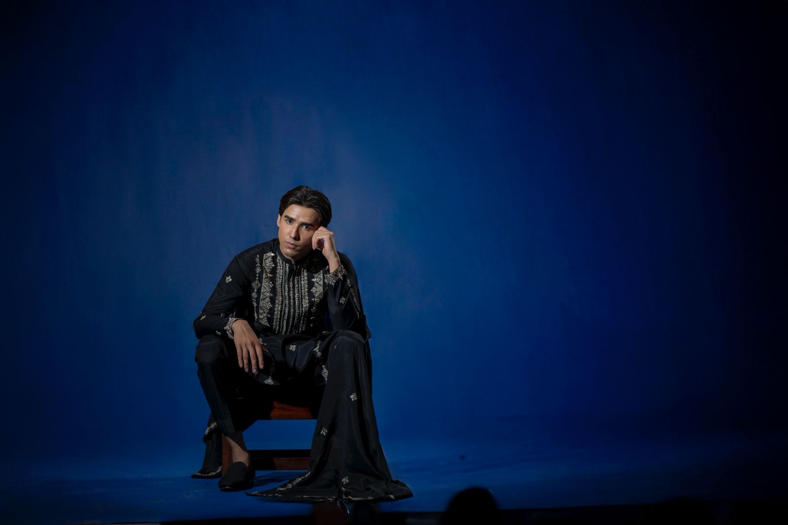 Black Embroidered Silk Kurta Pajama (3-Piece) - Image 5