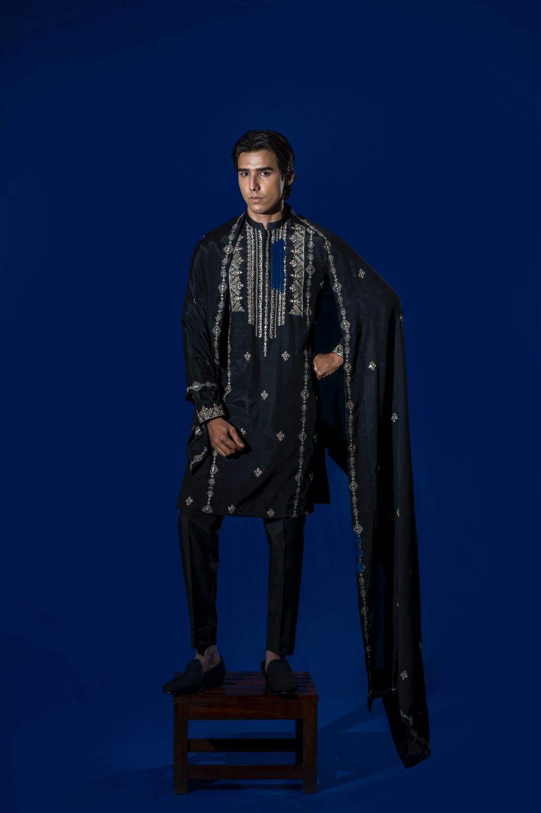 Black Embroidered Silk Kurta Pajama (3-Piece) - Image 3