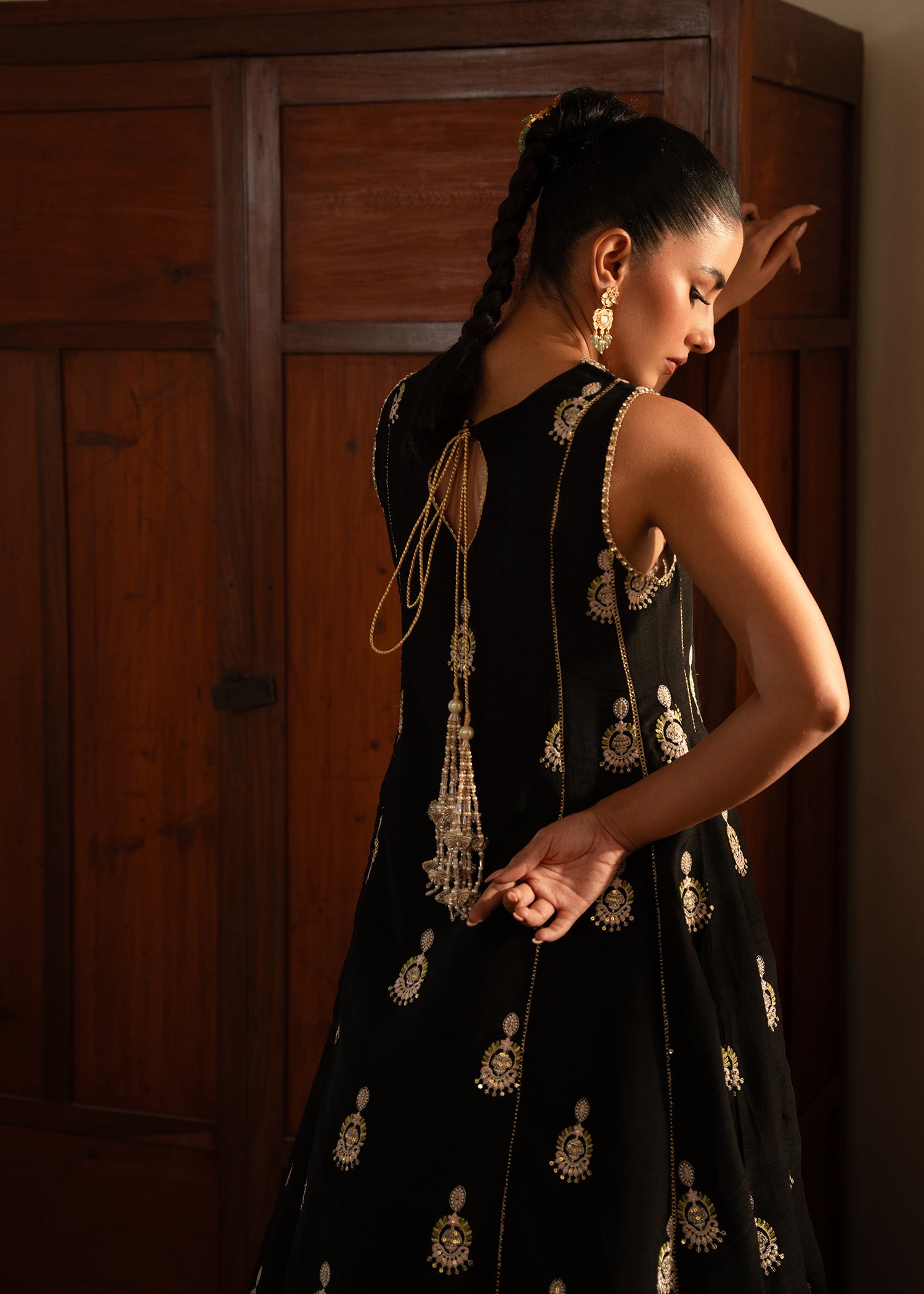 Pakistani Black Embroidered Korean Raw Silk Lehenga (3-Piece) - Image 5