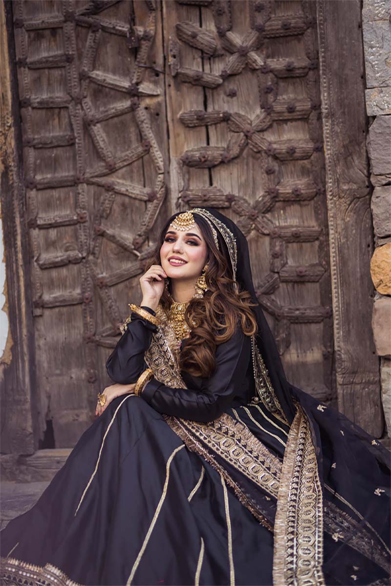 Black Gold Embroidered Silk Lehenga Choli (3-Piece) - Image 5