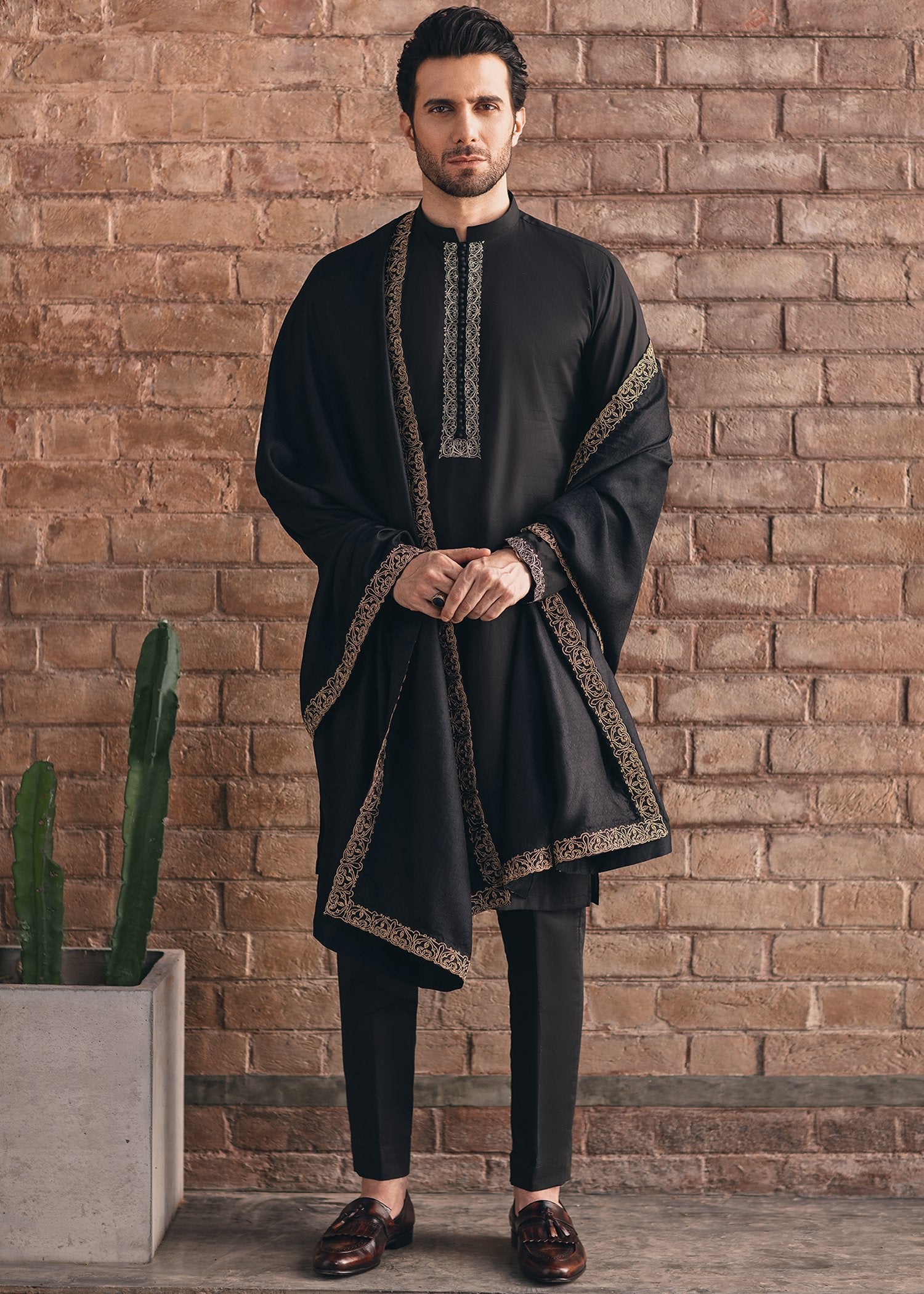 Black Embroidered Cotton Self-Silk Kurta (3-Piece) - Image 2