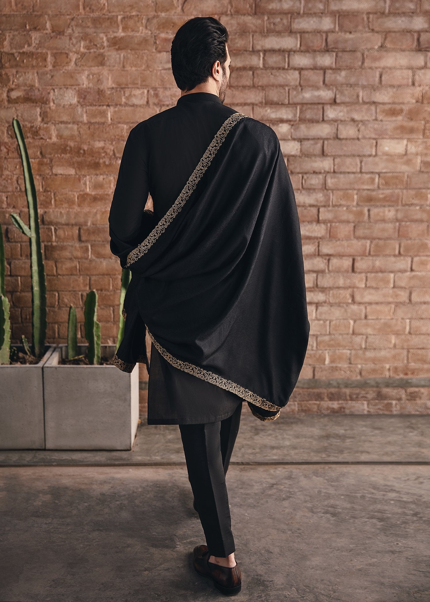 Black Embroidered Cotton Self-Silk Kurta (3-Piece) - Image 3