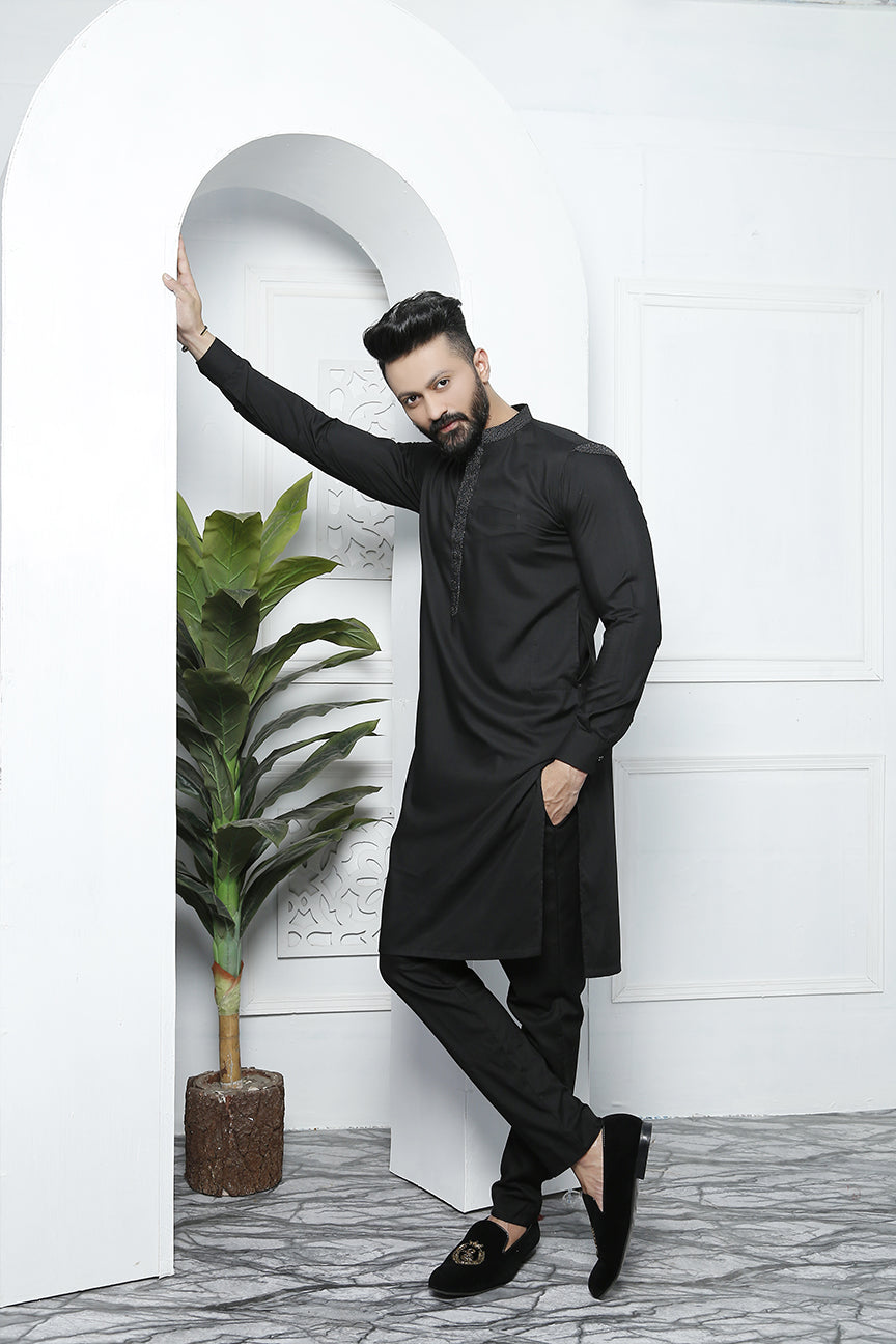 Black Embellished Cotton-Silk Kurta Pajama (2-Piece) - Image 3
