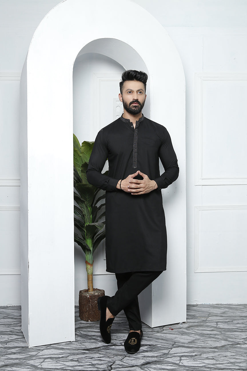 Black Embellished Cotton-Silk Kurta Pajama (2-Piece) - Image 4