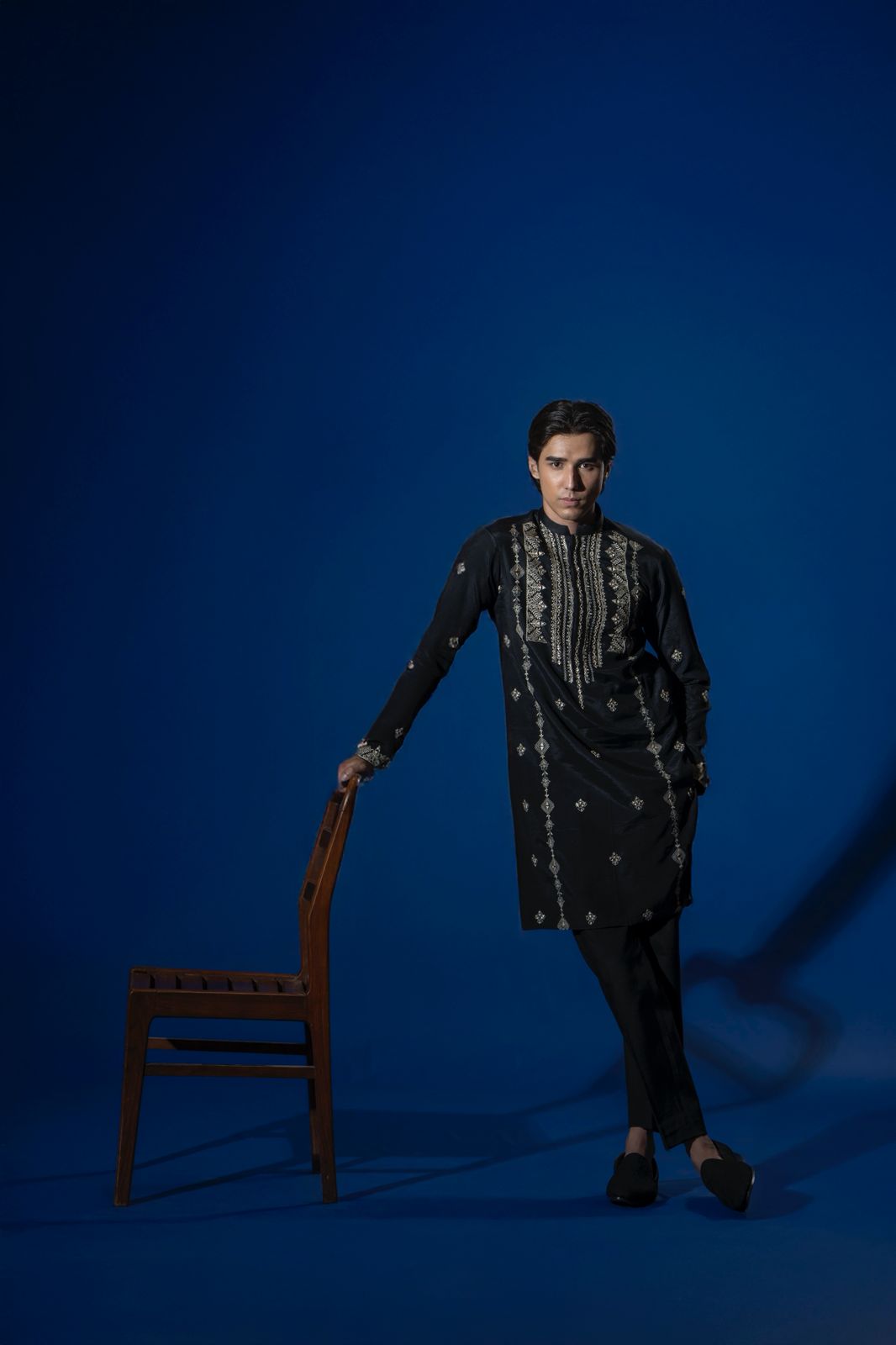 Black Embroidered Silk Kurta Pajama (3-Piece) - Image 2