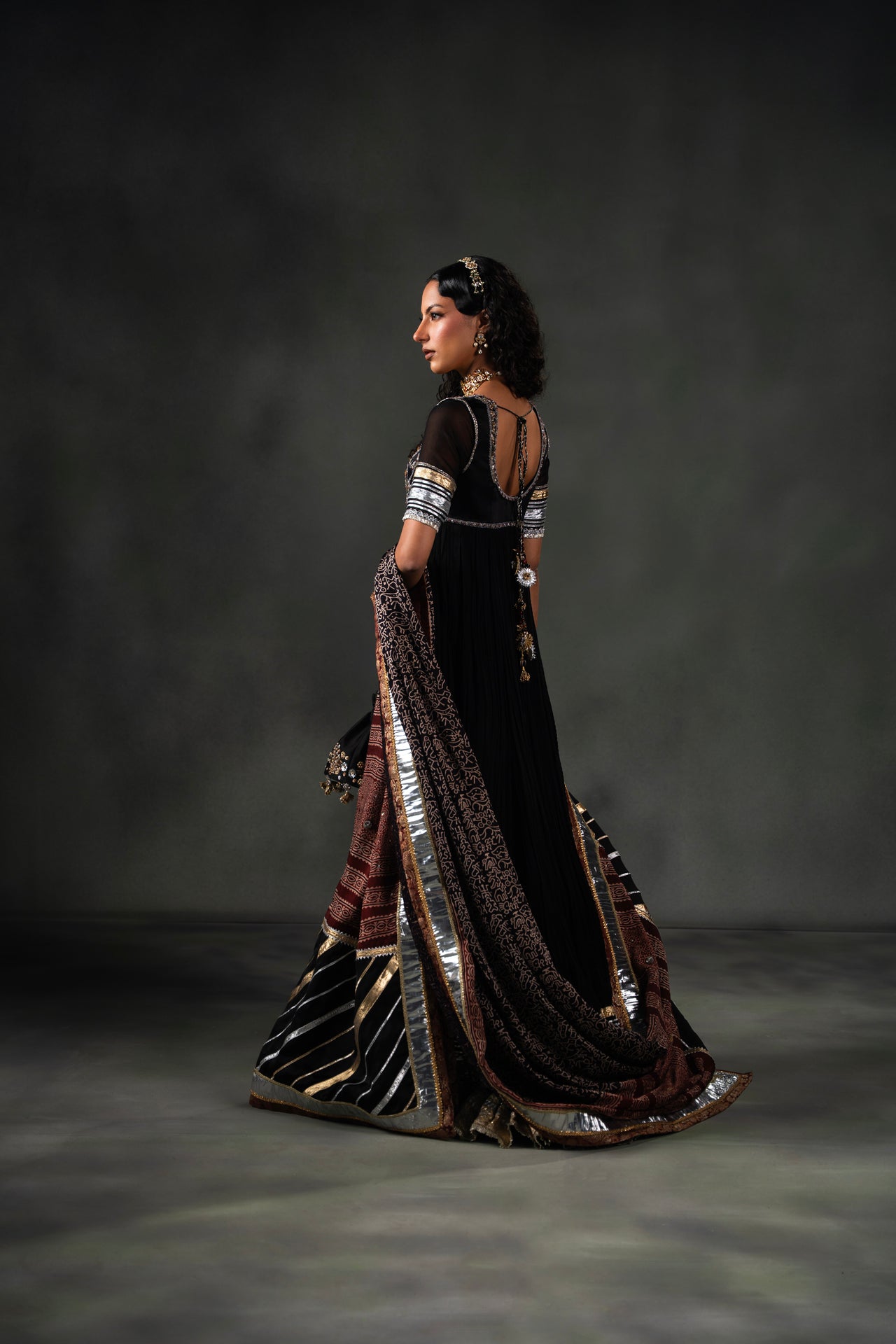 Pakistani Black Embroidered Crushed Georgette Chiffon Pishwas (2-Piece) - Image 3