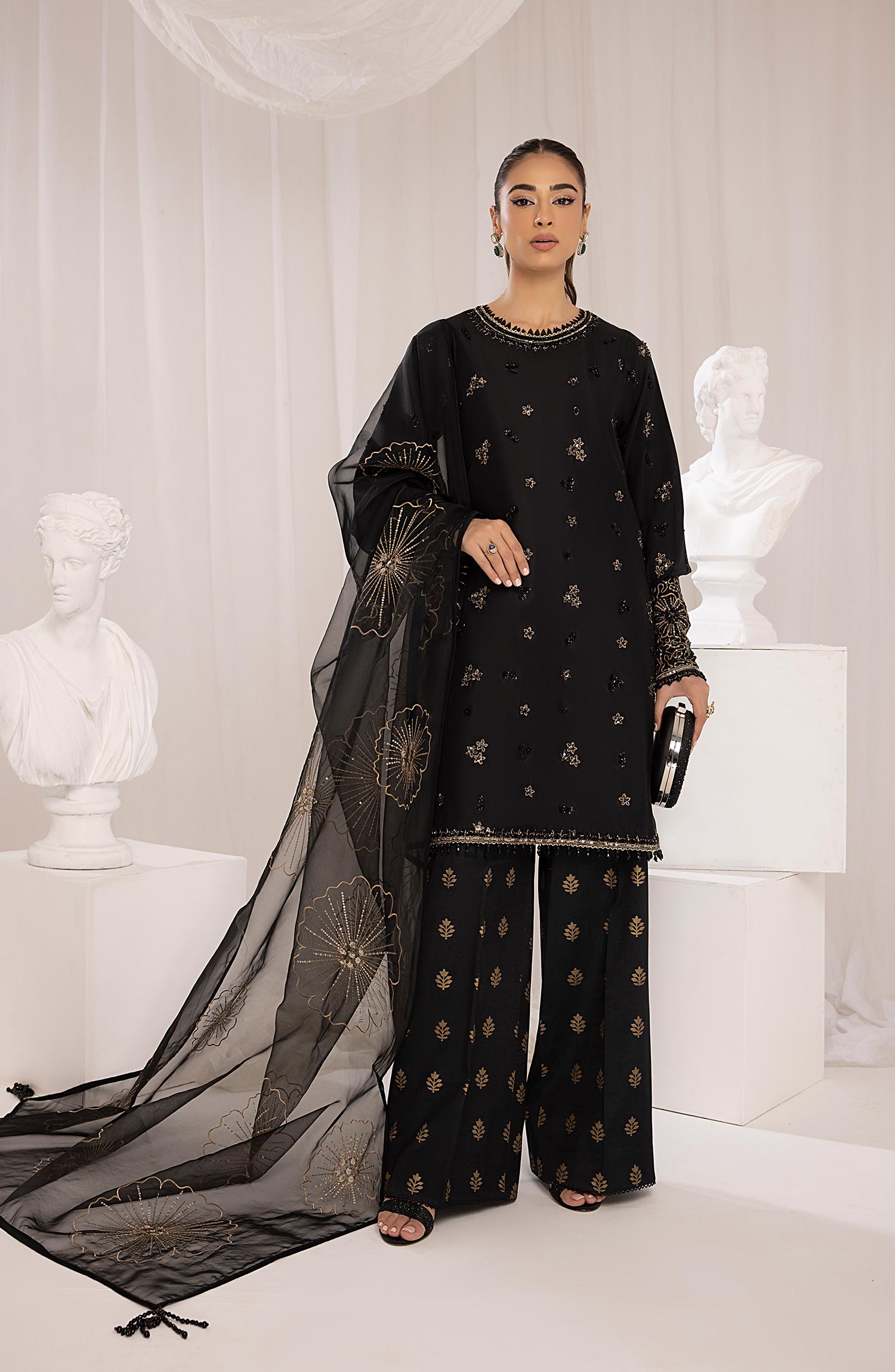 Black Resham & Tilla Silk Organza Salwar Kameez (3-Piece) - Image 4