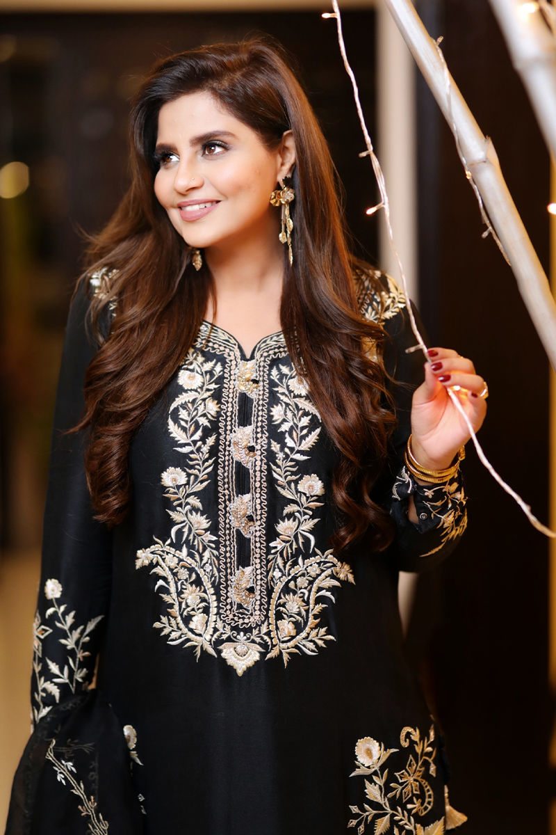 Pakistani Black Embroidered Silk Straight Kurta (3-Piece) - Image 2