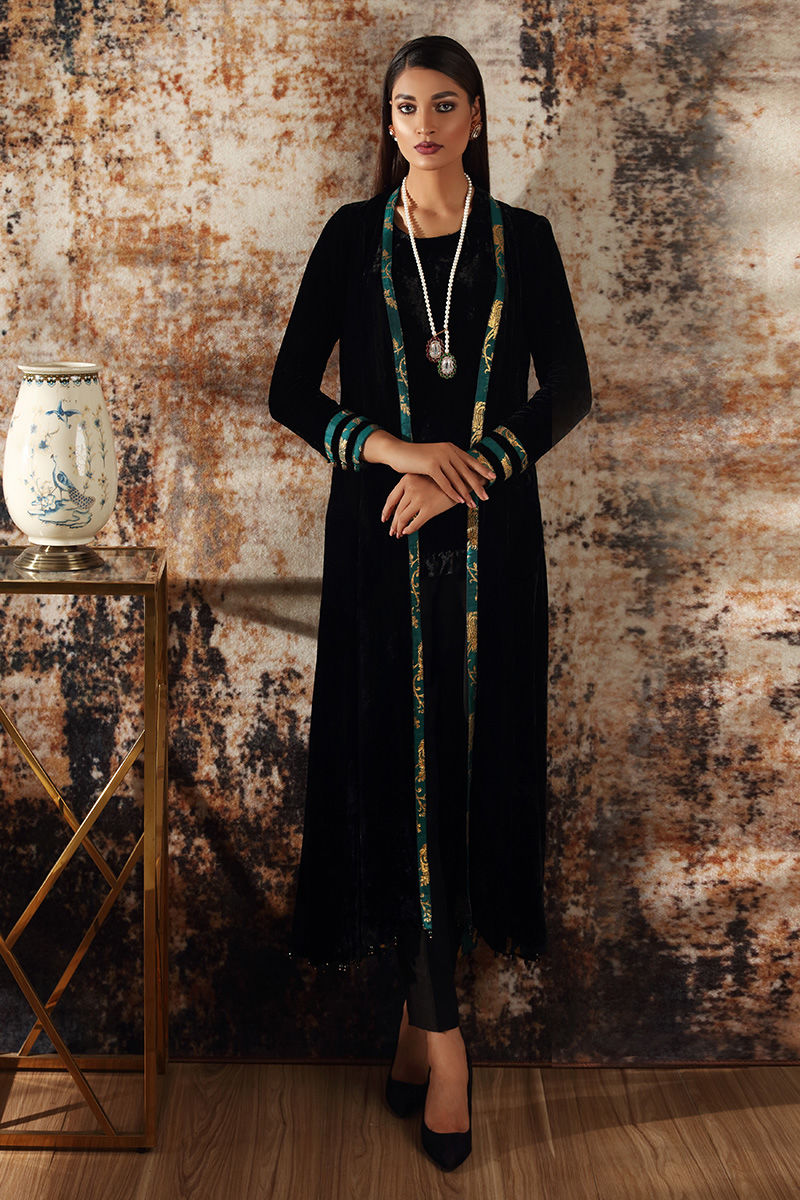 Pakistani Black Embroidered Velvet Jacket Set (2-Piece) - Image 1