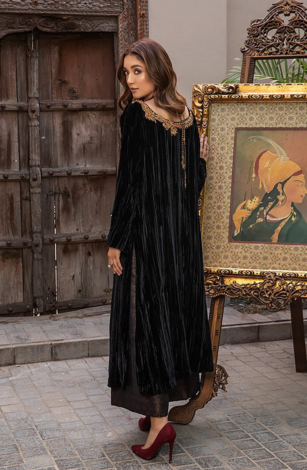 Black Embroidered Velvet Salwar Kameez (3-Piece) - Image 4