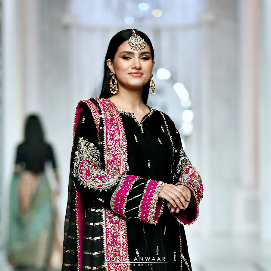 Pakistani Black Gota Tukri Velvet Kurta Set (3-Piece) - Image 2