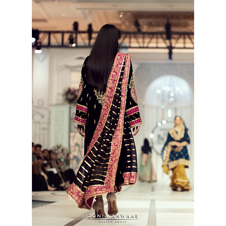 Pakistani Black Gota Tukri Velvet Kurta Set (3-Piece) - Image 3