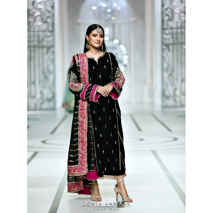 Pakistani Black Gota Tukri Velvet Kurta Set (3-Piece) - Image 4