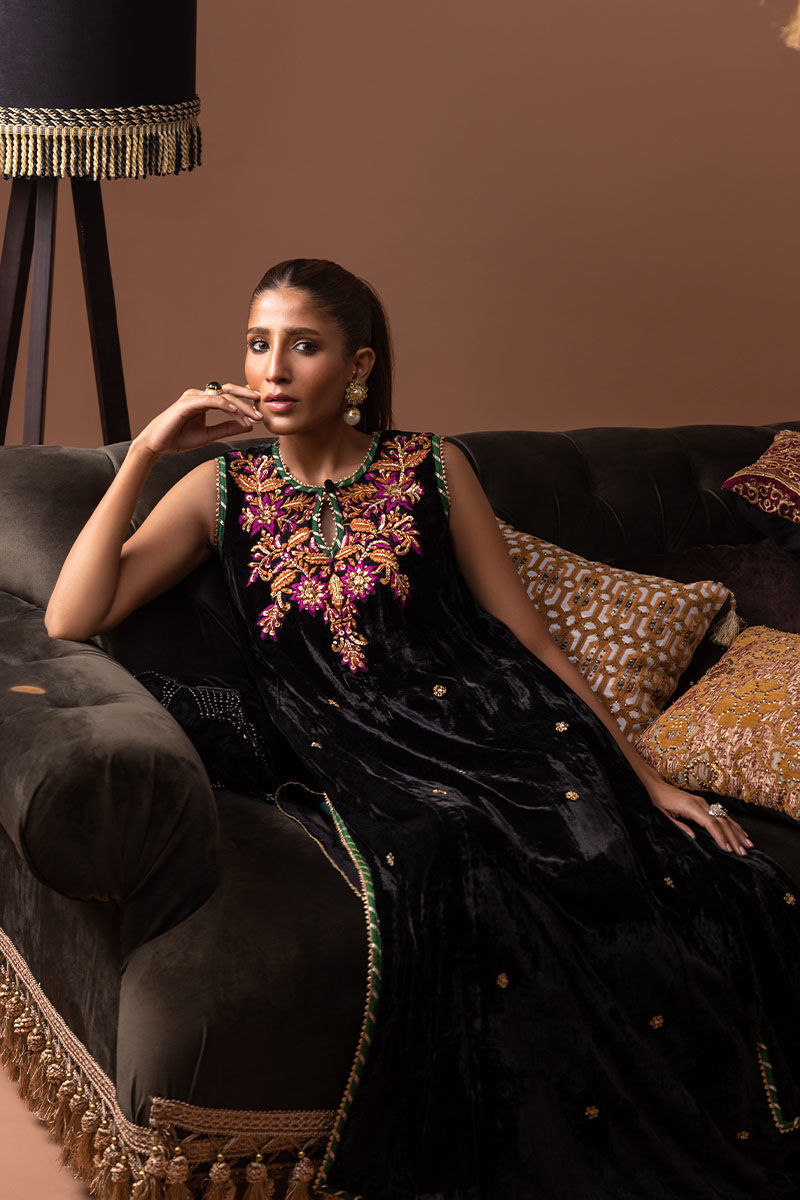 Pakistani Black Handworked Velvet Salwar Kameez (3-Piece) - Image 2