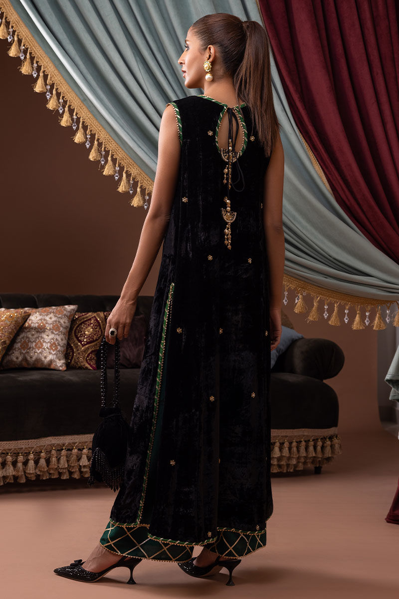 Pakistani Black Handworked Velvet Salwar Kameez (3-Piece) - Image 3