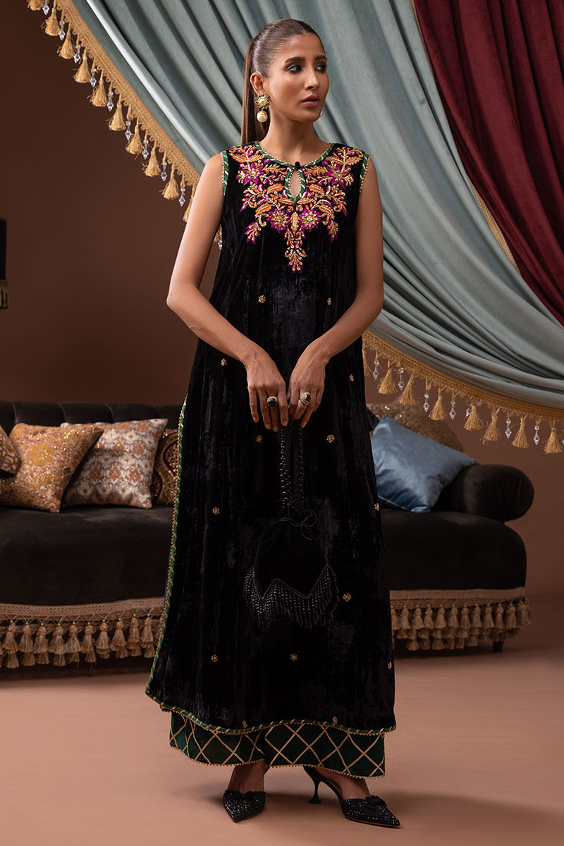 Pakistani Black Handworked Velvet Salwar Kameez (3-Piece) - Image 4