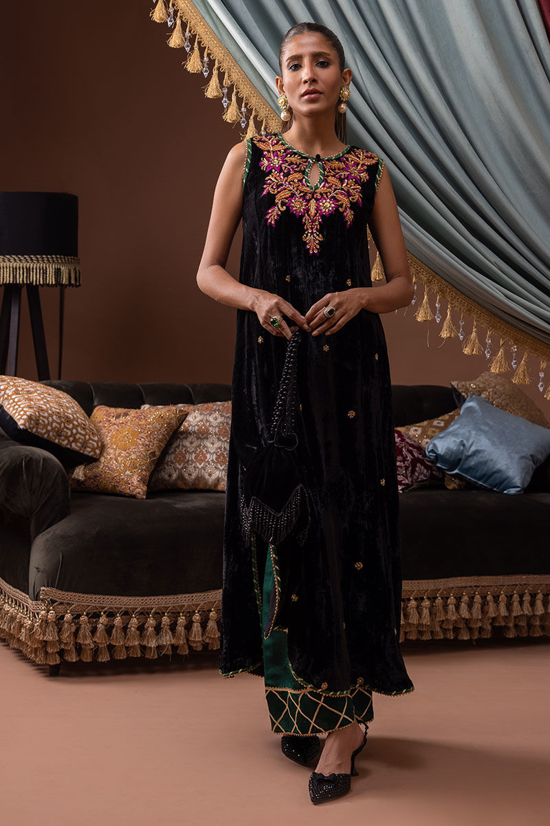 Pakistani Black Handworked Velvet Salwar Kameez (3-Piece) - Image 5