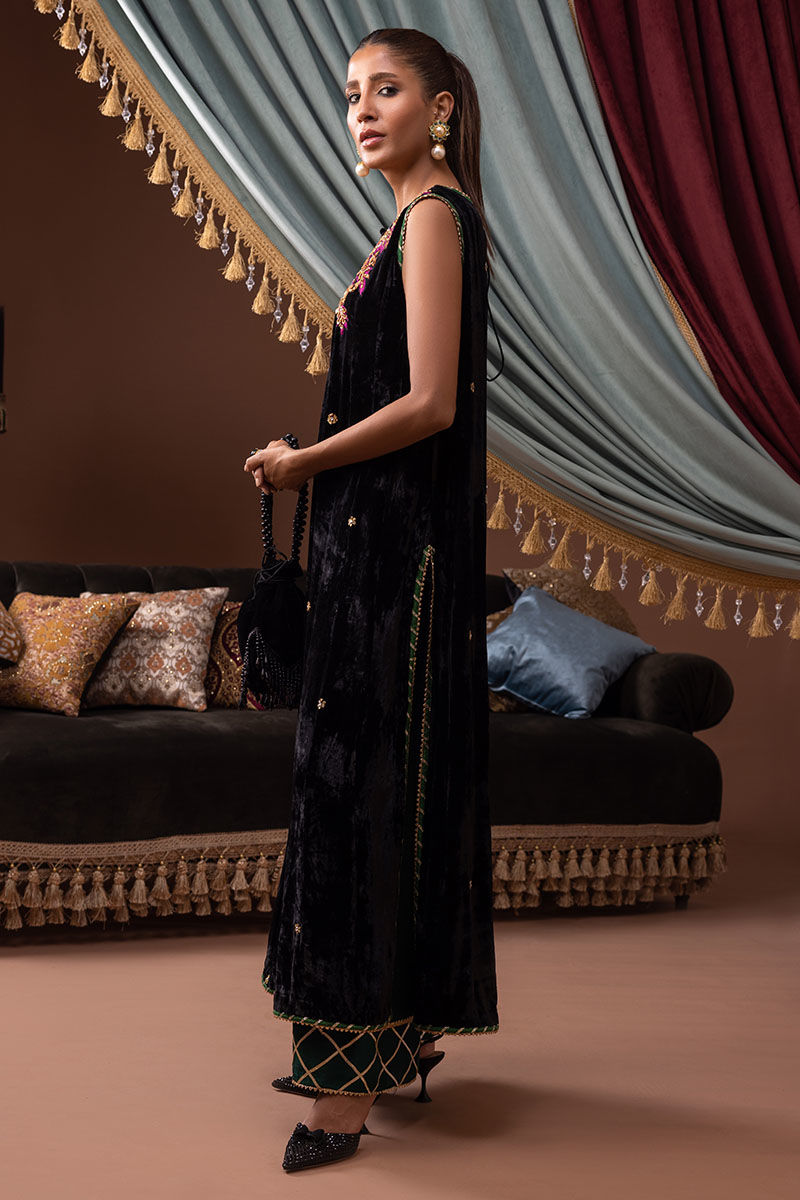 Pakistani Black Handworked Velvet Salwar Kameez (3-Piece) - Image 6