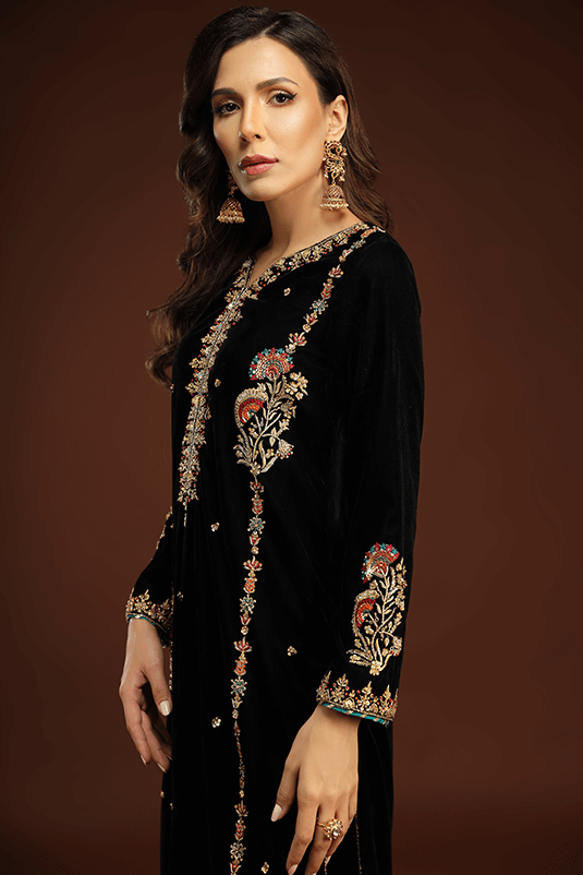 Pakistani Black Hand-Embroidered Velvet Salwar Kameez (3-Piece) - Image 4