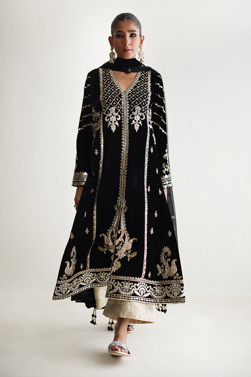 Pakistani Black Zardozi Velvet Kurta Set (3-Piece) - Image 1