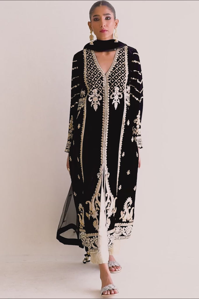 Pakistani Black Zardozi Velvet Kurta Set (3-Piece) - Image 2