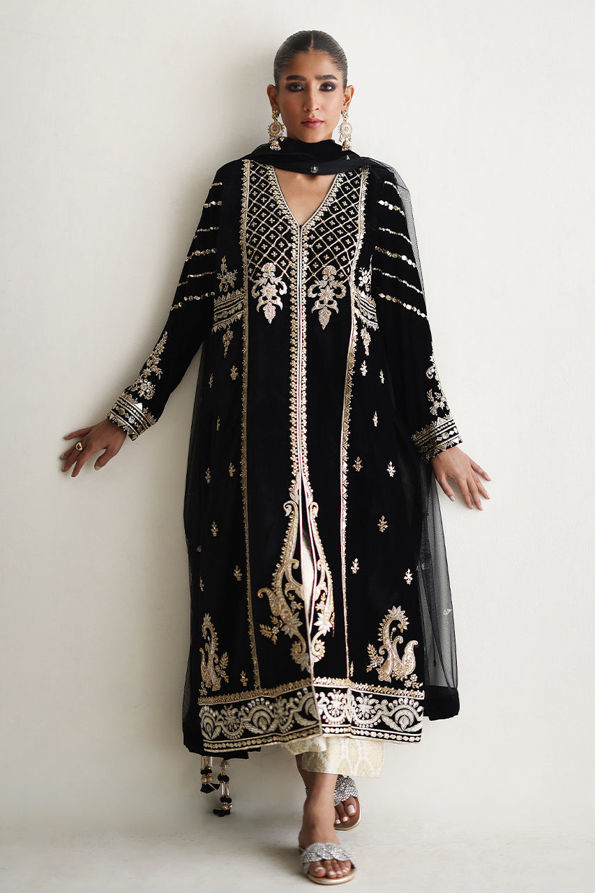 Pakistani Black Zardozi Velvet Kurta Set (3-Piece) - Image 3