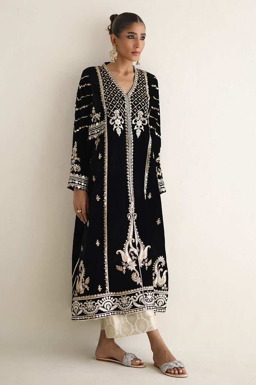 Pakistani Black Zardozi Velvet Kurta Set (3-Piece) - Image 5