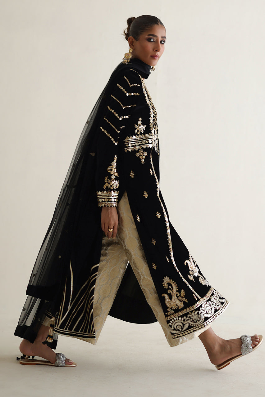 Pakistani Black Zardozi Velvet Kurta Set (3-Piece) - Image 6