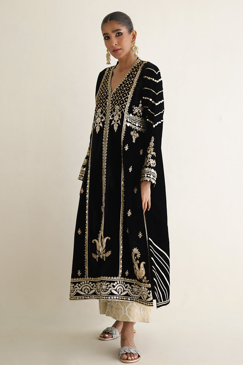 Pakistani Black Zardozi Velvet Kurta Set (3-Piece) - Image 7