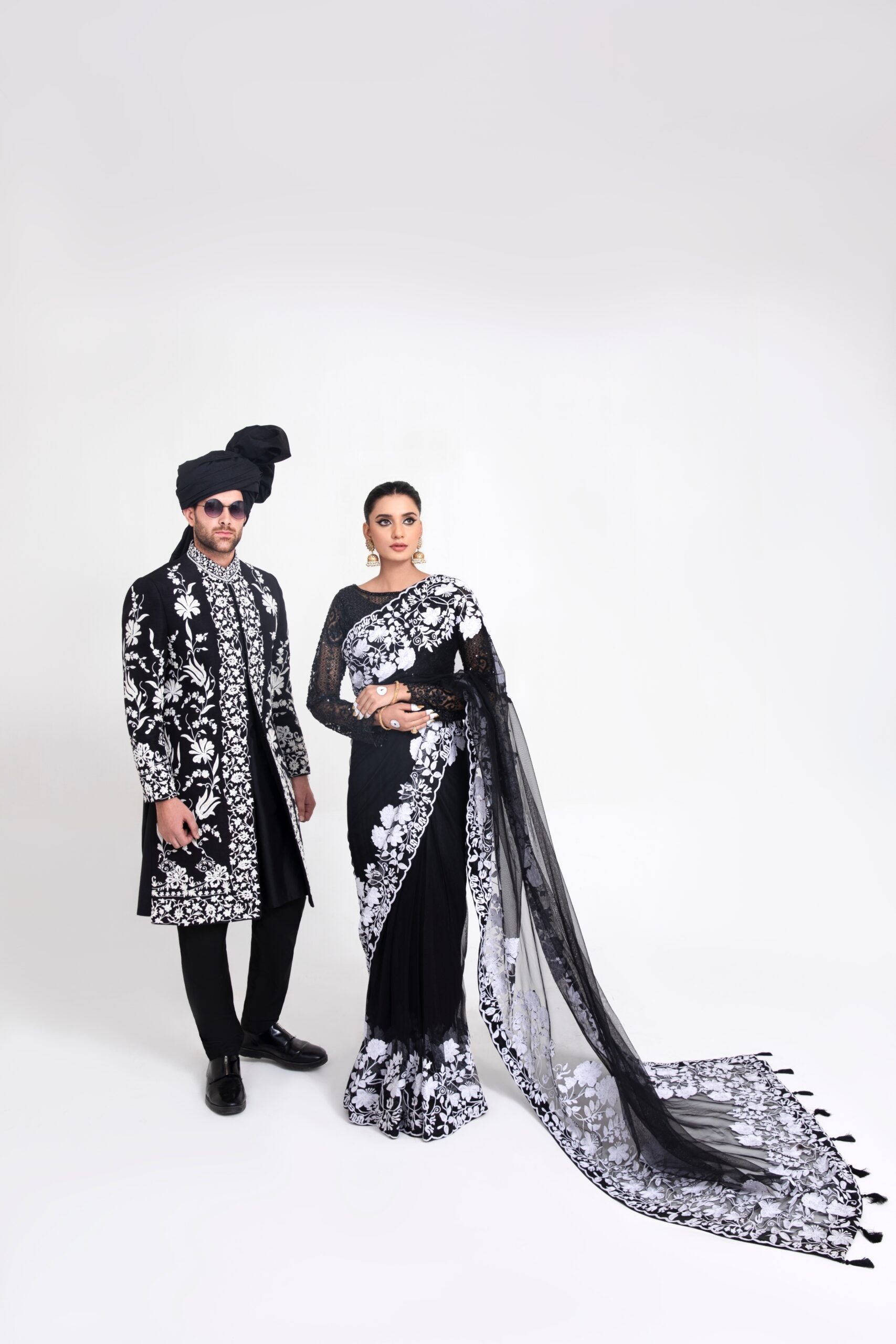 Pakistani Black and White Floral Embroidered Silk-Cotton Saree (2-Piece) - Image 5