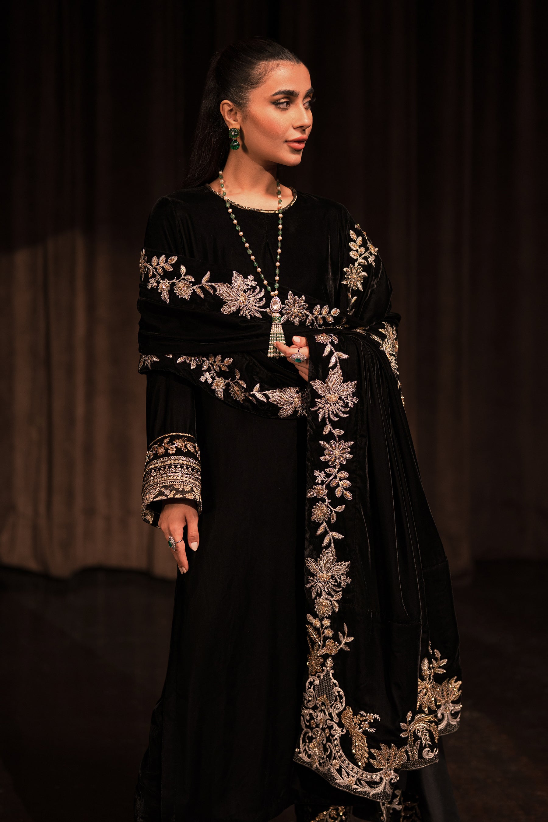 Pakistani Black Zardozi Embroidered Velvet Shawl (1-Pc) - Image 2