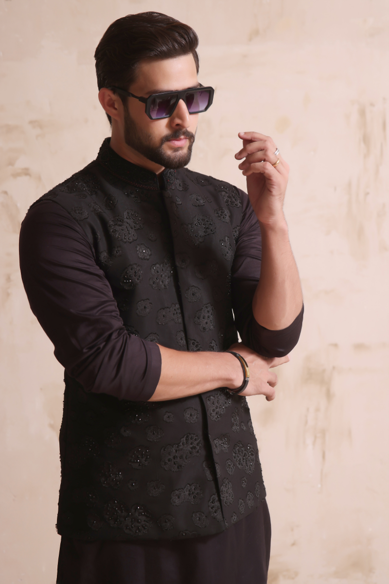 Black Hand-Embroidered Brocia Waistcoat Kurta (3-Piece) - Image 2