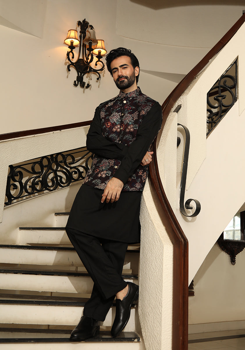 Black Embroidered Chiffon Waistcoat Kurta (3-Piece) - Image 3