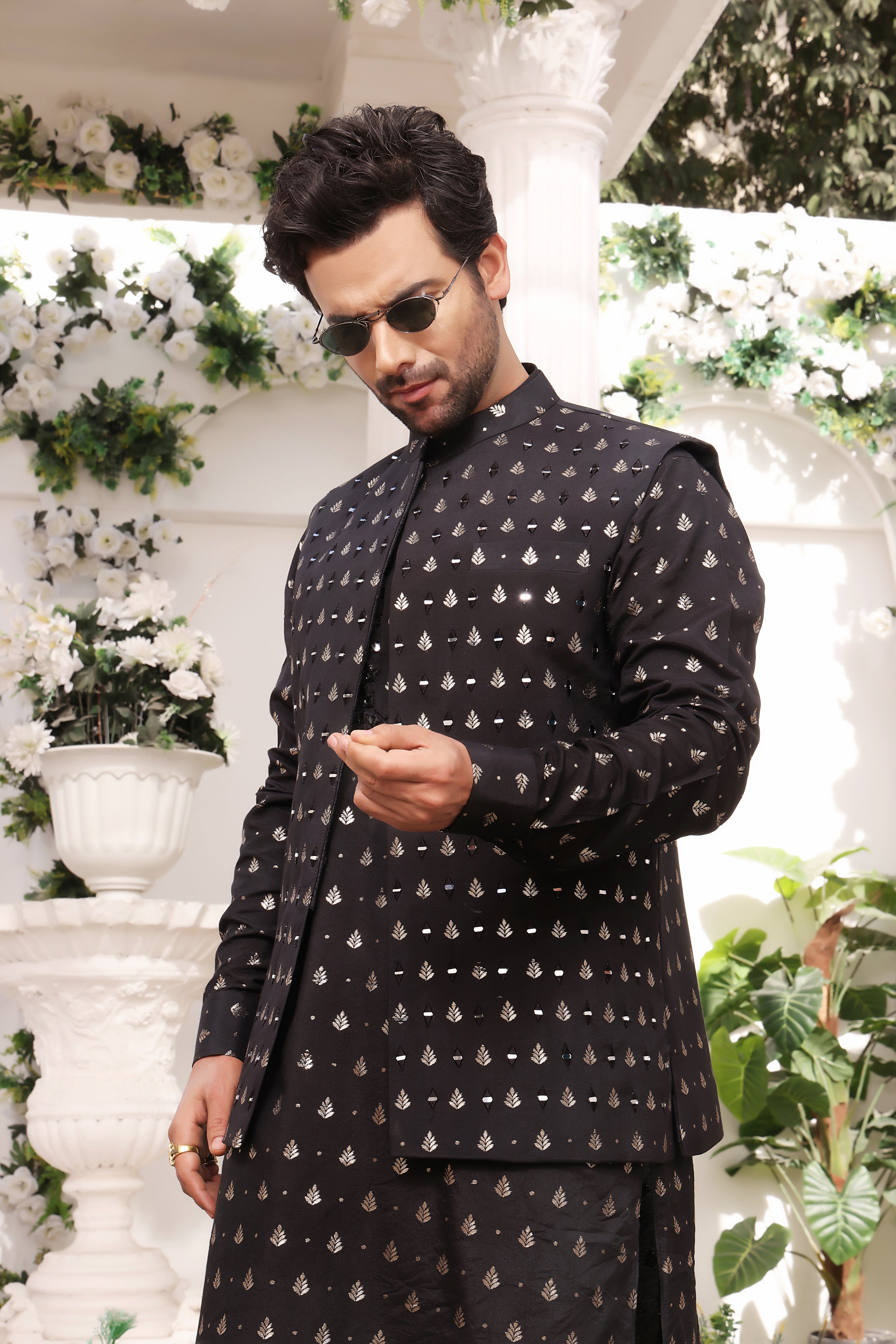 Black Mirror-Embroidered Cotton Silk Waistcoat Kurta (3-Piece) - Image 2