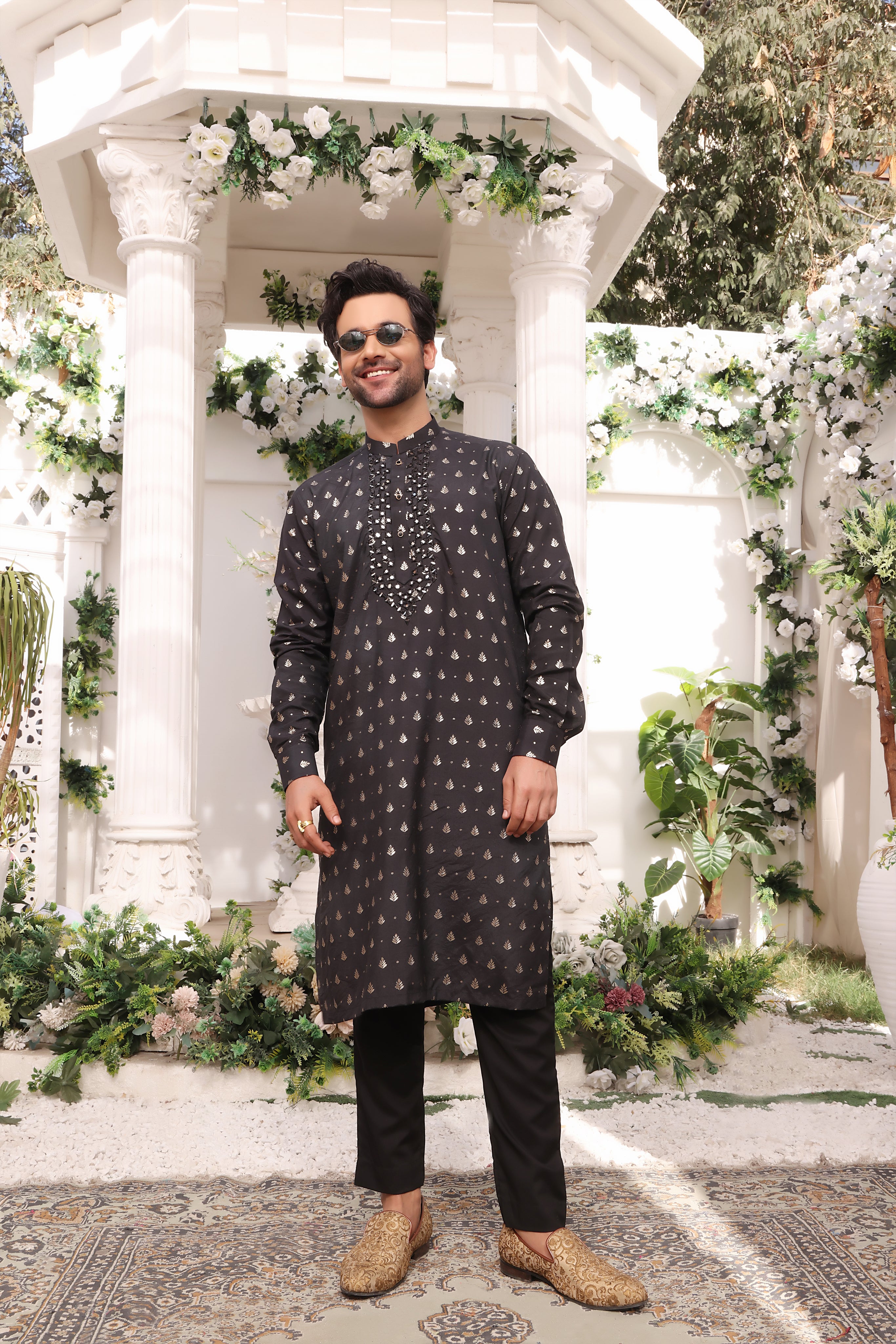 Black Mirror-Embroidered Cotton Silk Waistcoat Kurta (3-Piece) - Image 3